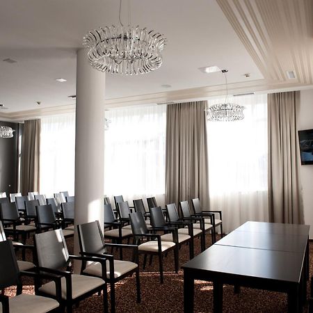 Hotel Leon & Spa Арад Экстерьер фото