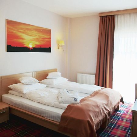 Hotel Leon & Spa Арад Экстерьер фото