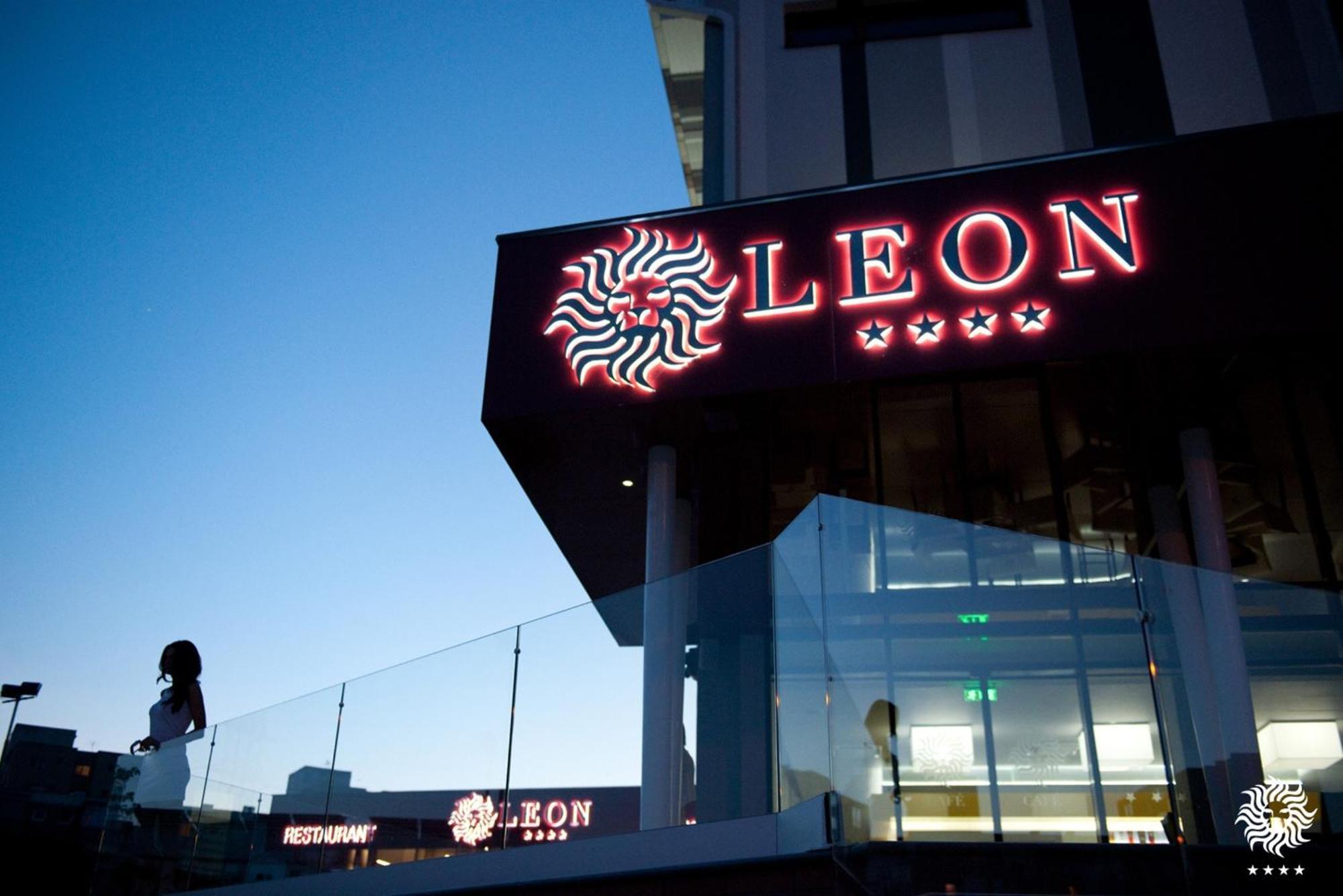 Hotel Leon & Spa Арад Экстерьер фото