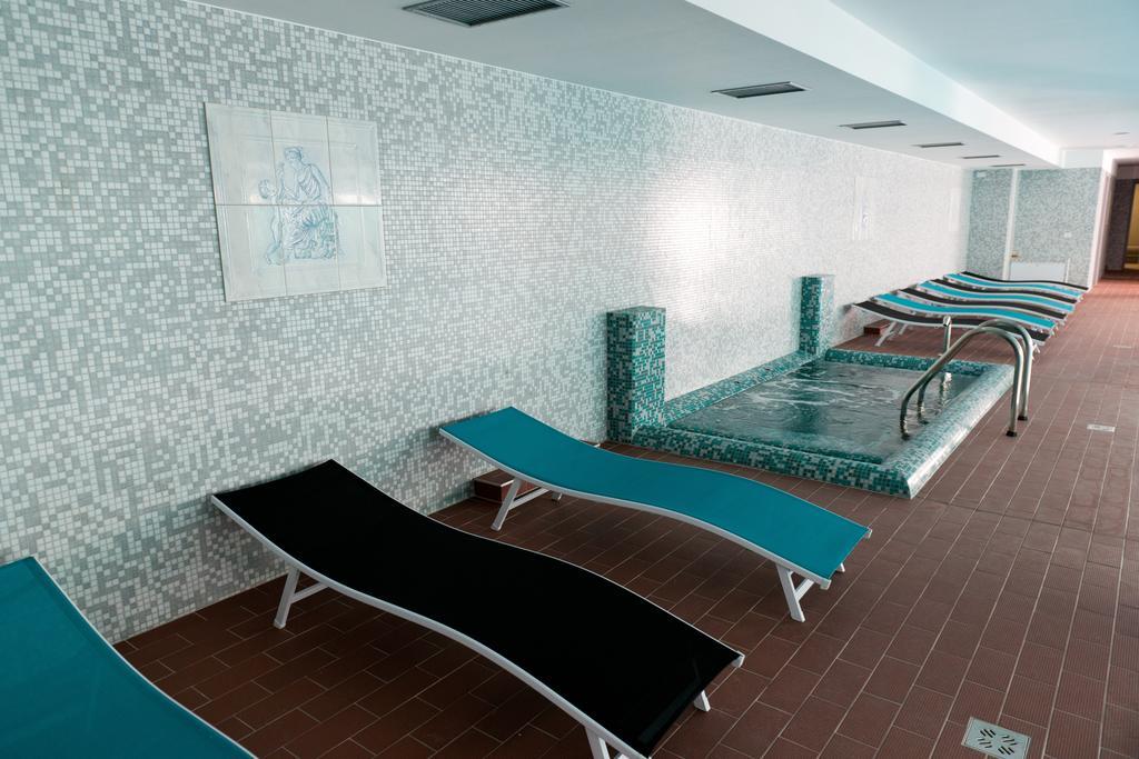 Hotel Leon & Spa Арад Экстерьер фото