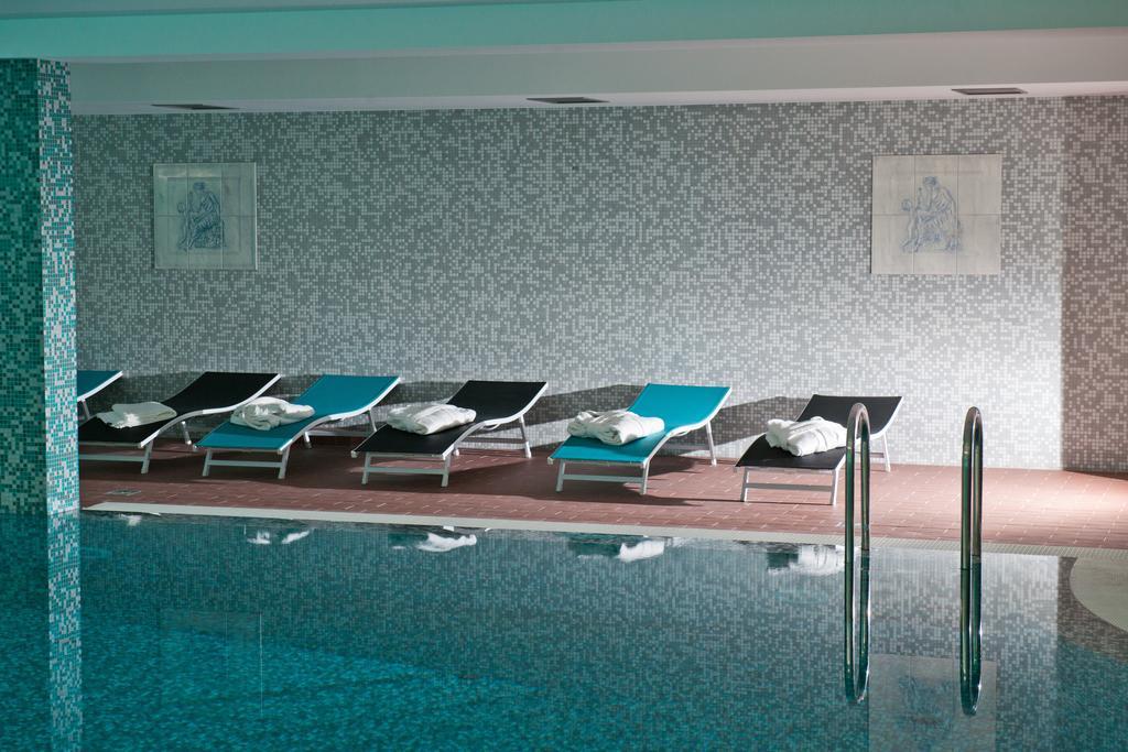Hotel Leon & Spa Арад Экстерьер фото